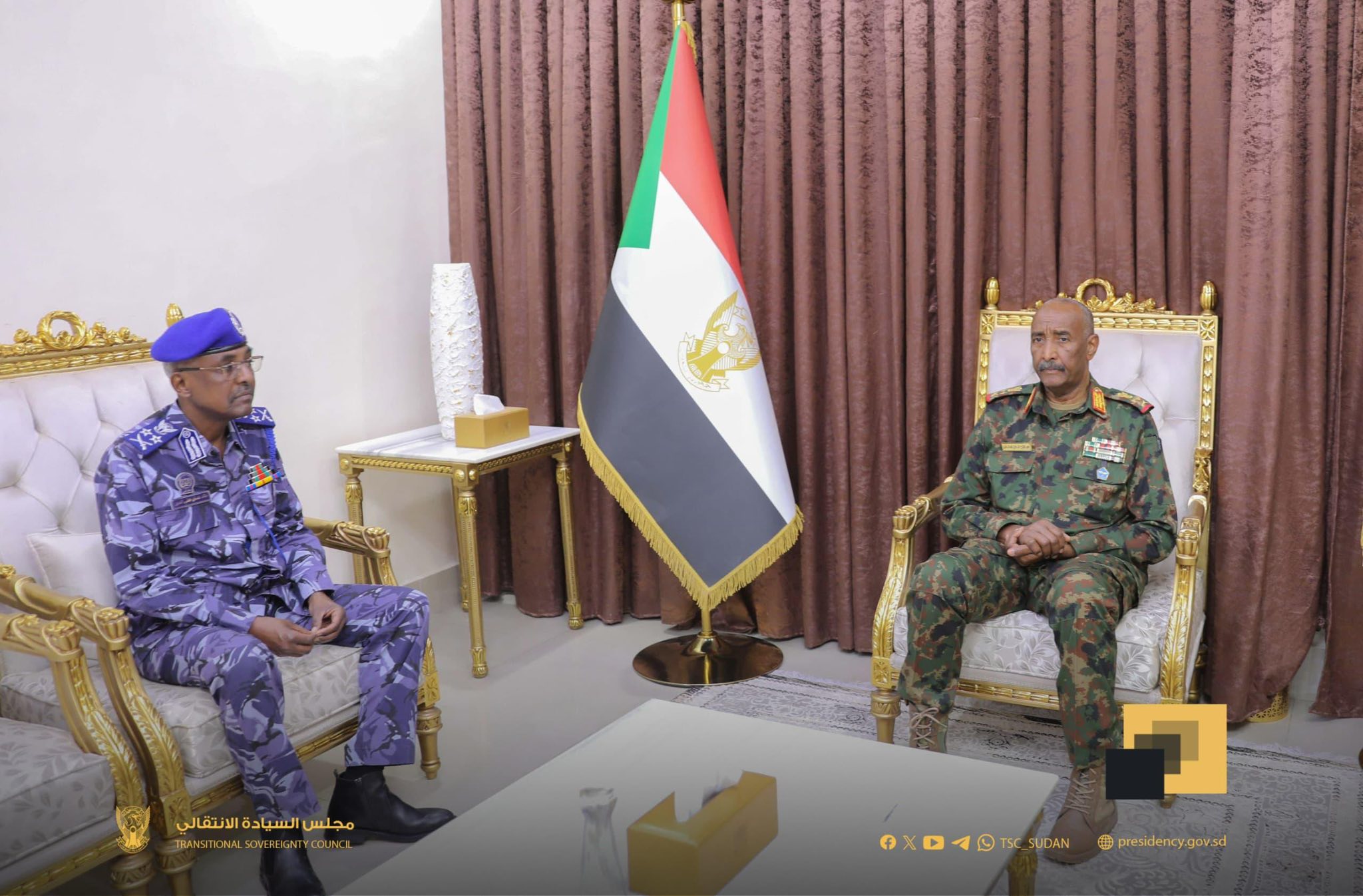 رئيس مجلس السيادة يلتقي مدير عام قوات الشرطة