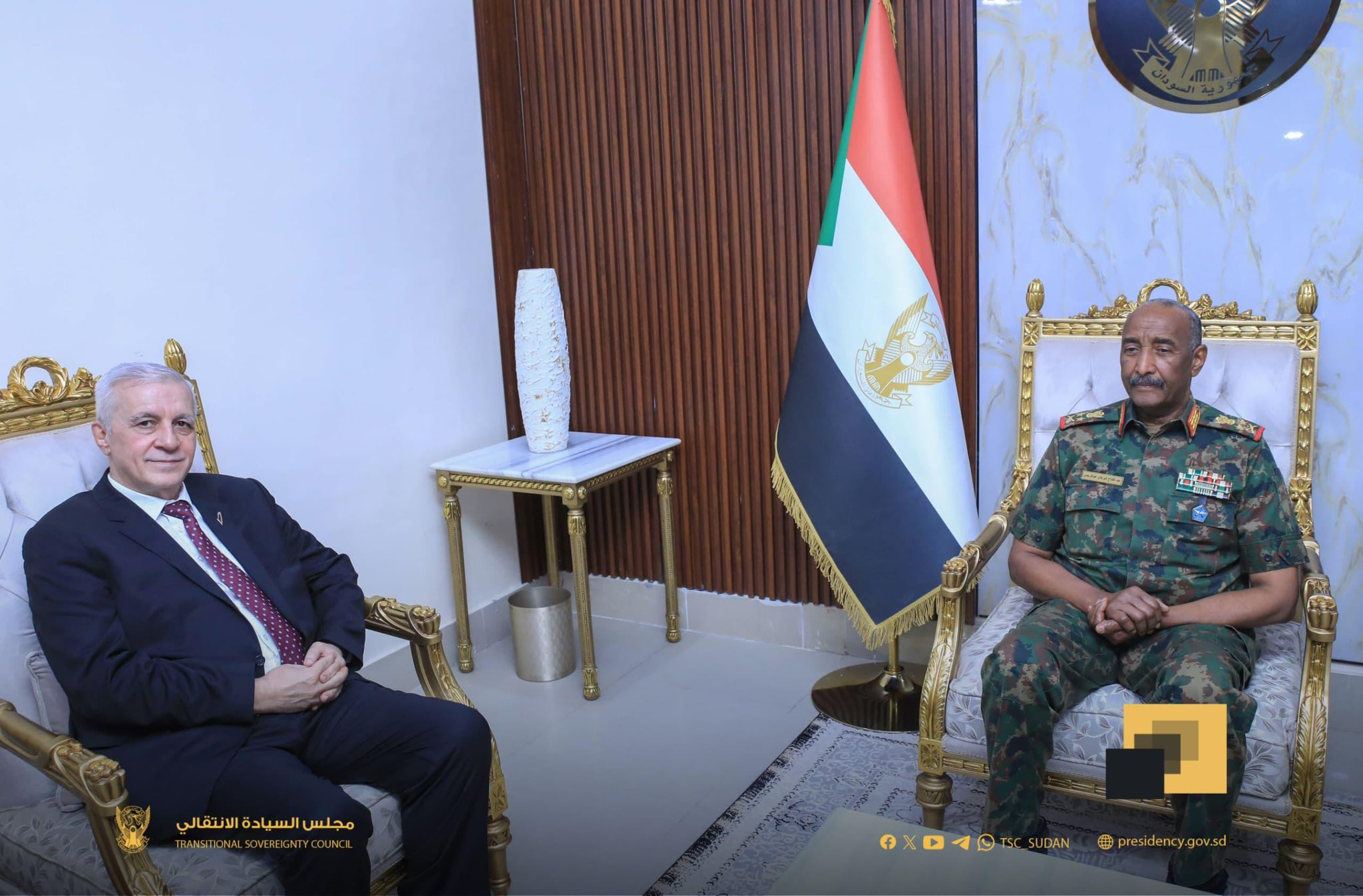 رئيس مجلس السيادة يلتقي السفير الفلسطيني بمناسبة إنتهاء فترة عمله ...